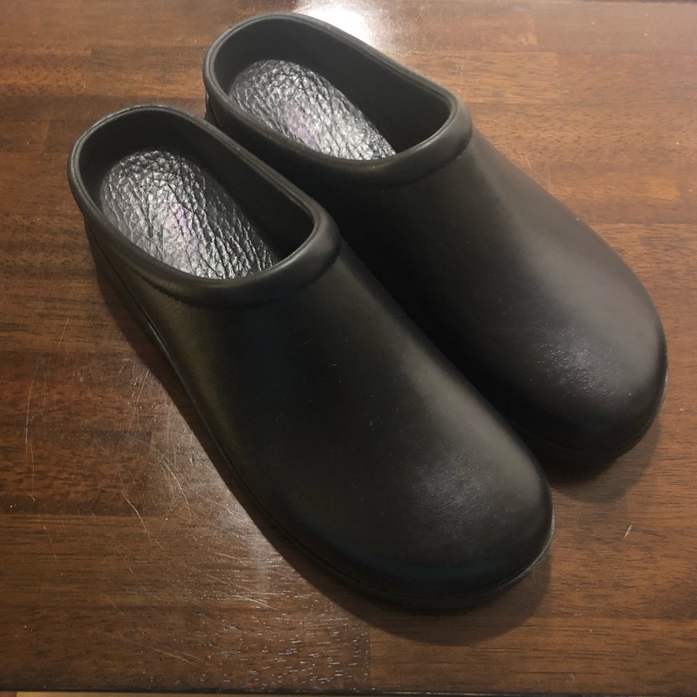 NWOT Klogs NonSlip